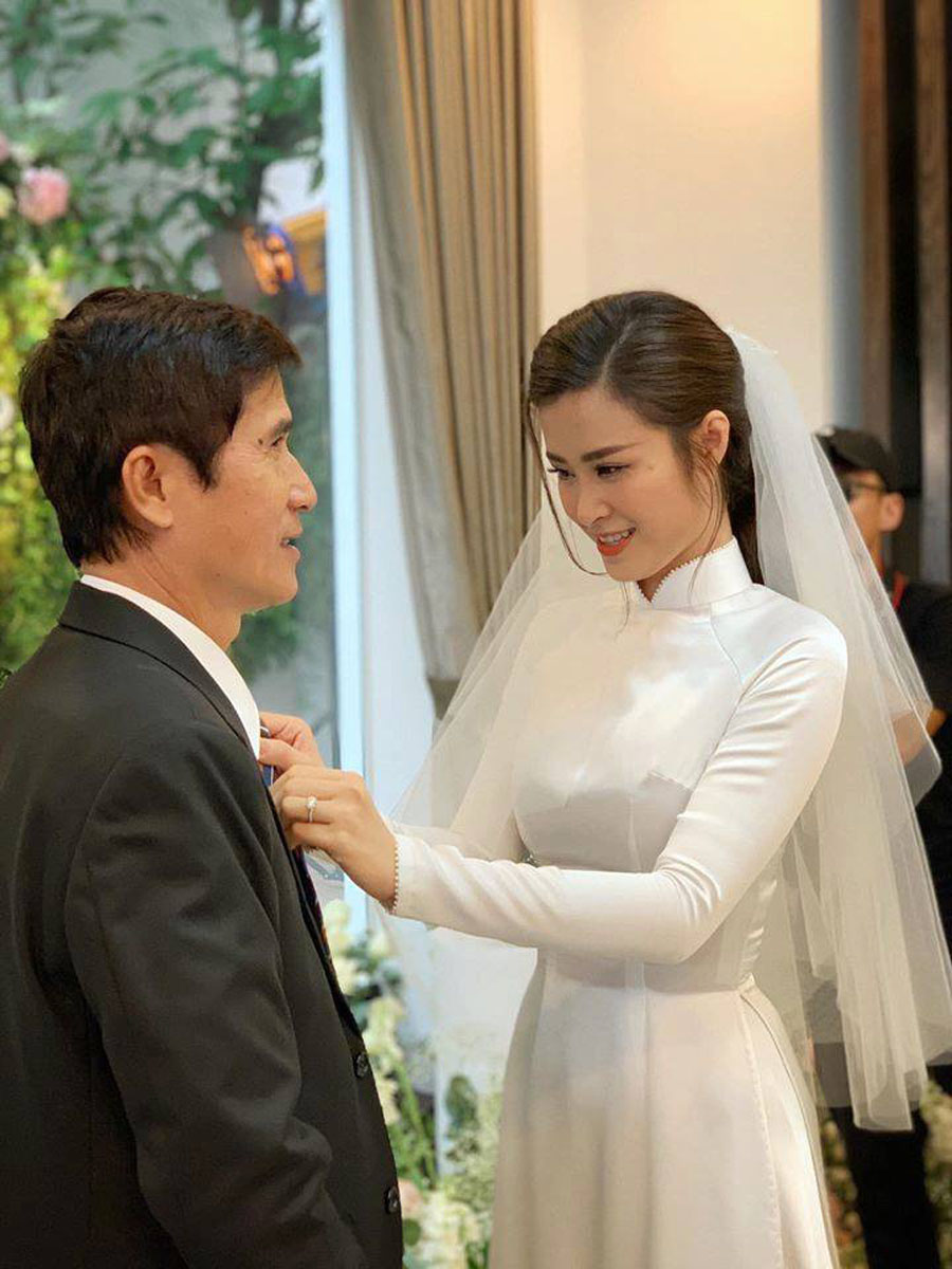 Áo Dài Cưới Đơn Giản Theo Phong Cách Tối Giản Lên Ngôi