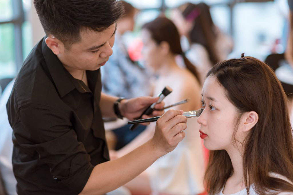 Chuyên Gia Trang Điểm Gợi Ý Make Up Cô Dâu Mùa Thu Đông 