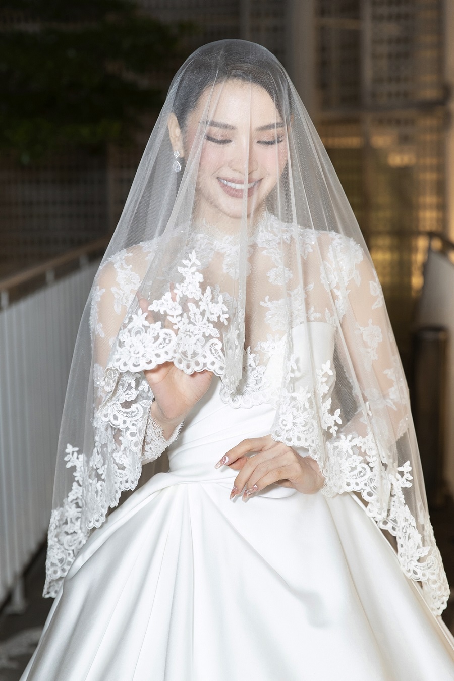 Vì sao váy cưới kiểu Tây có màu trắng  Harpers Bazaar Việt Nam