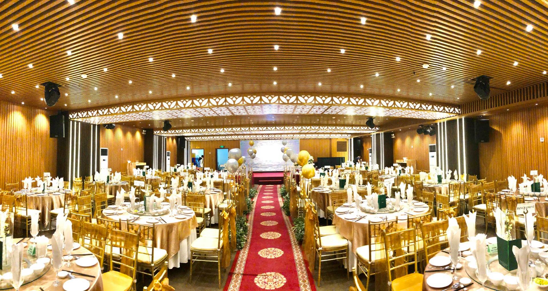 Sảnh tiệc tông màu vàng