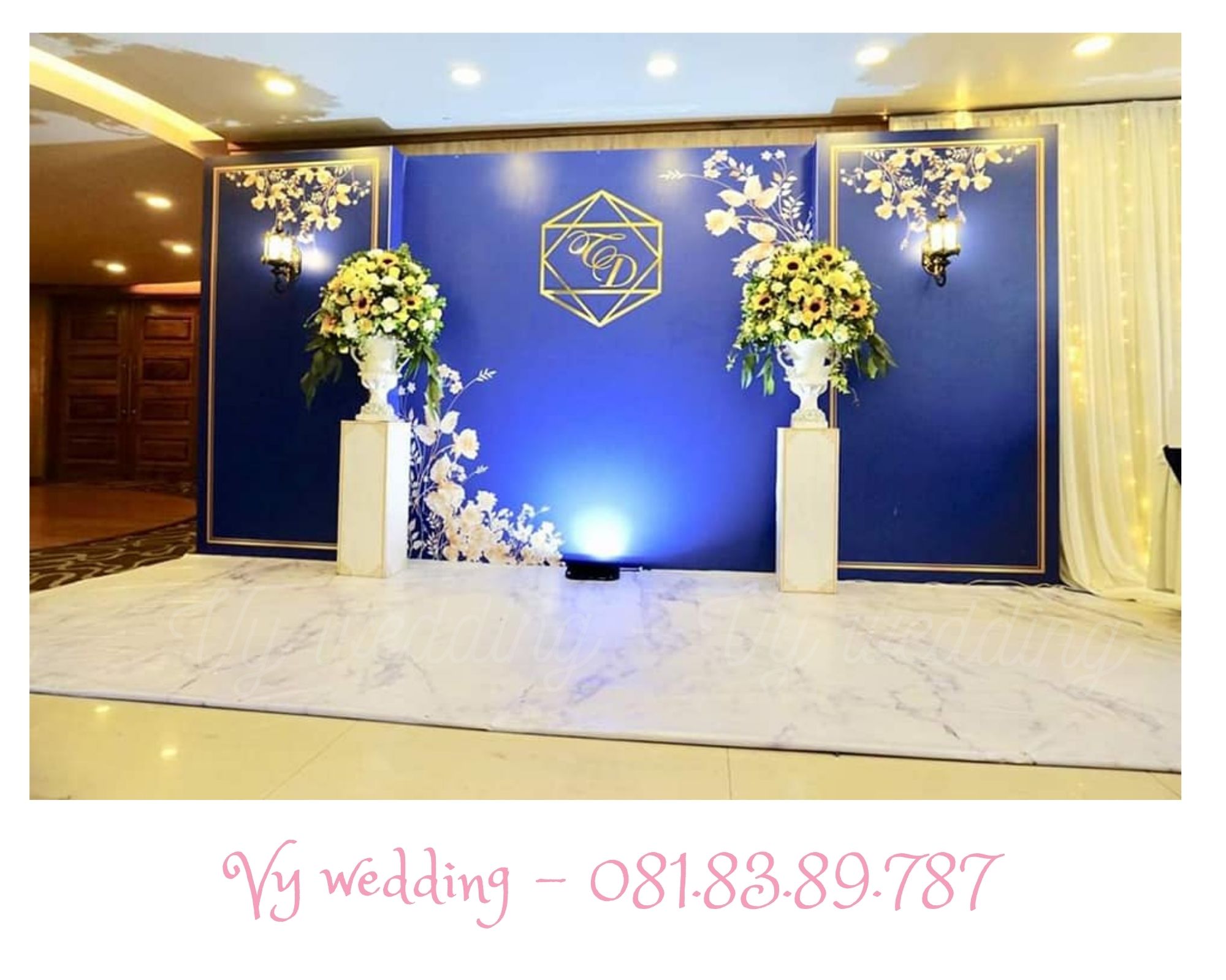 Trang trí backdrop nhà hàng phông cứng giá rẻ gói Elegant 2