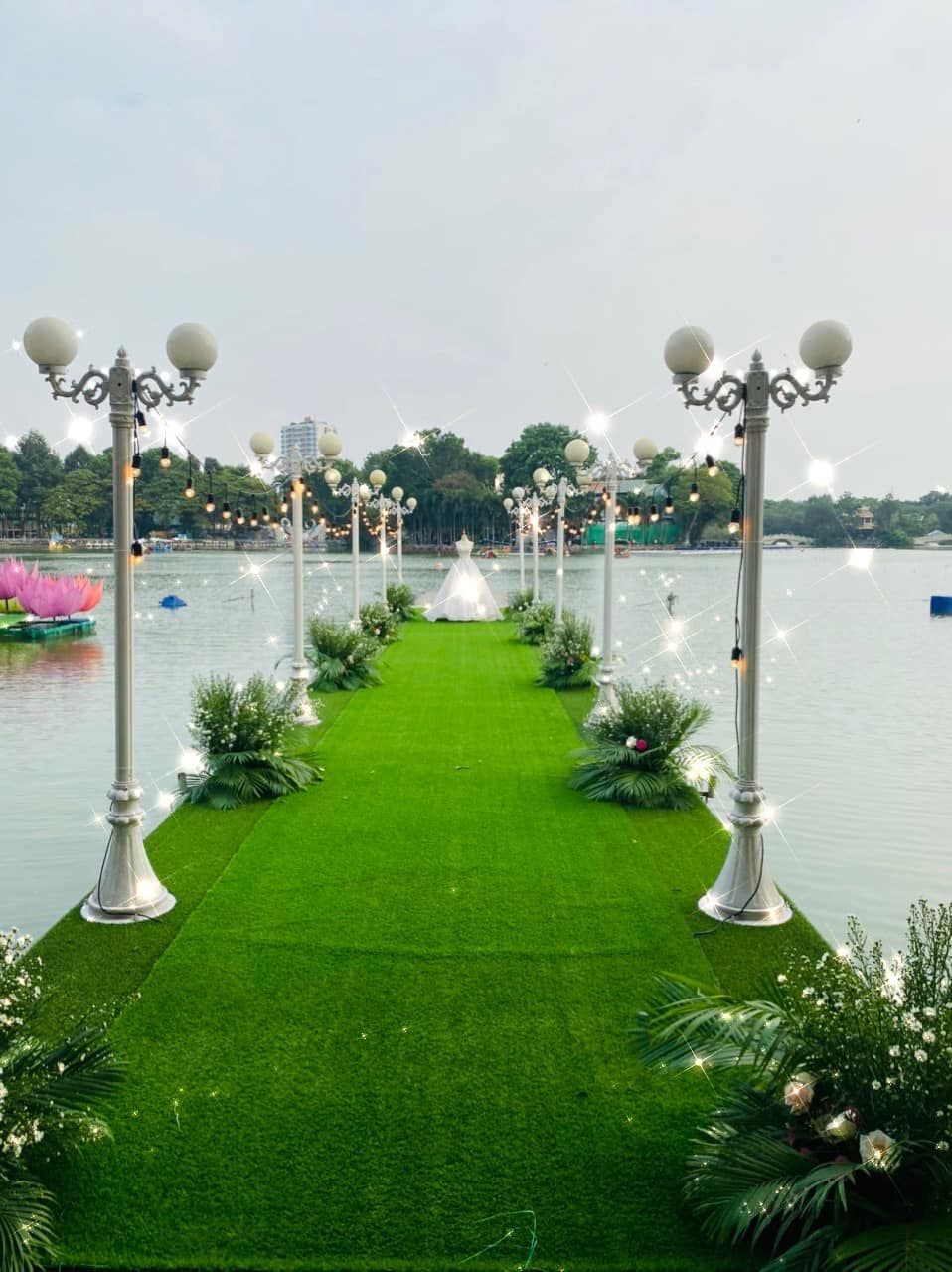 Nhà hàng Thủy Tạ Đầm Sen