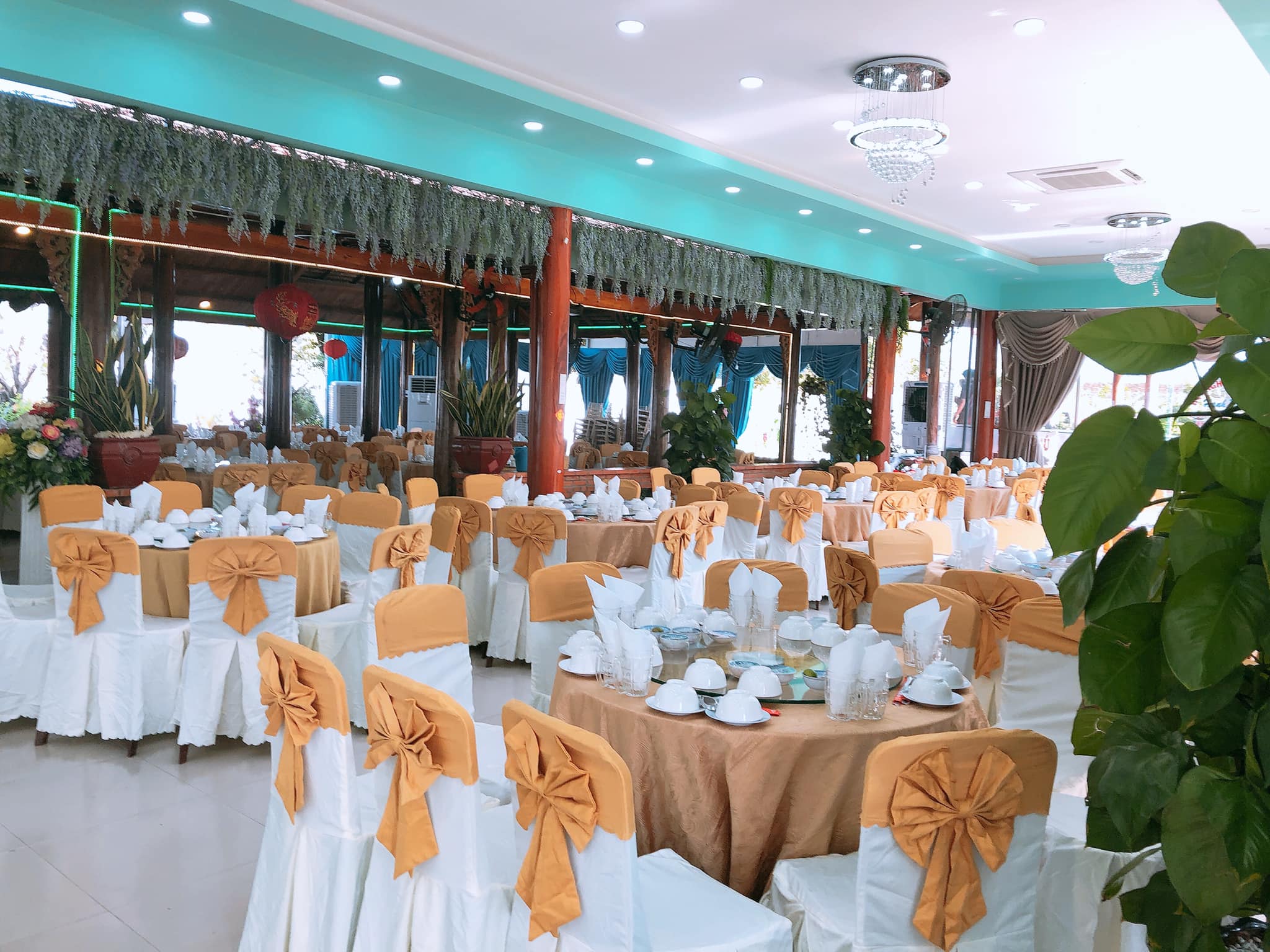 Trung Tâm Hội Nghị Nhà Hàng Tiệc Cưới Hạnh Phúc